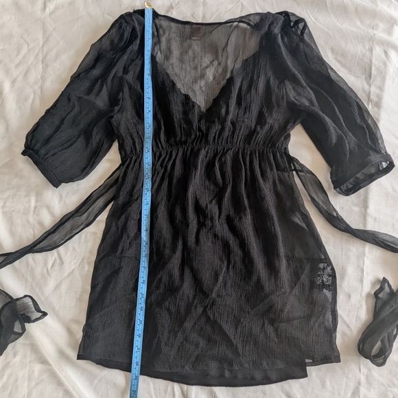 Elegant Black Blouse - Picture 6 of 8